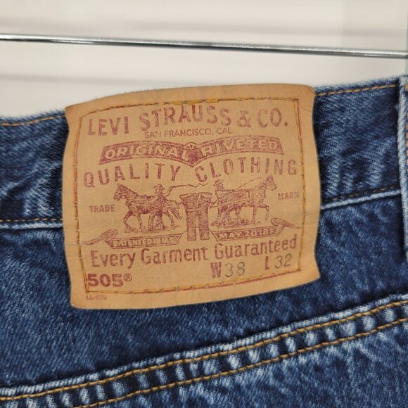 Levis 505 Regular Vintage Mens Jeans Actual Size 36x32 Straight Leg Denim Blue - Picture 6 of 7